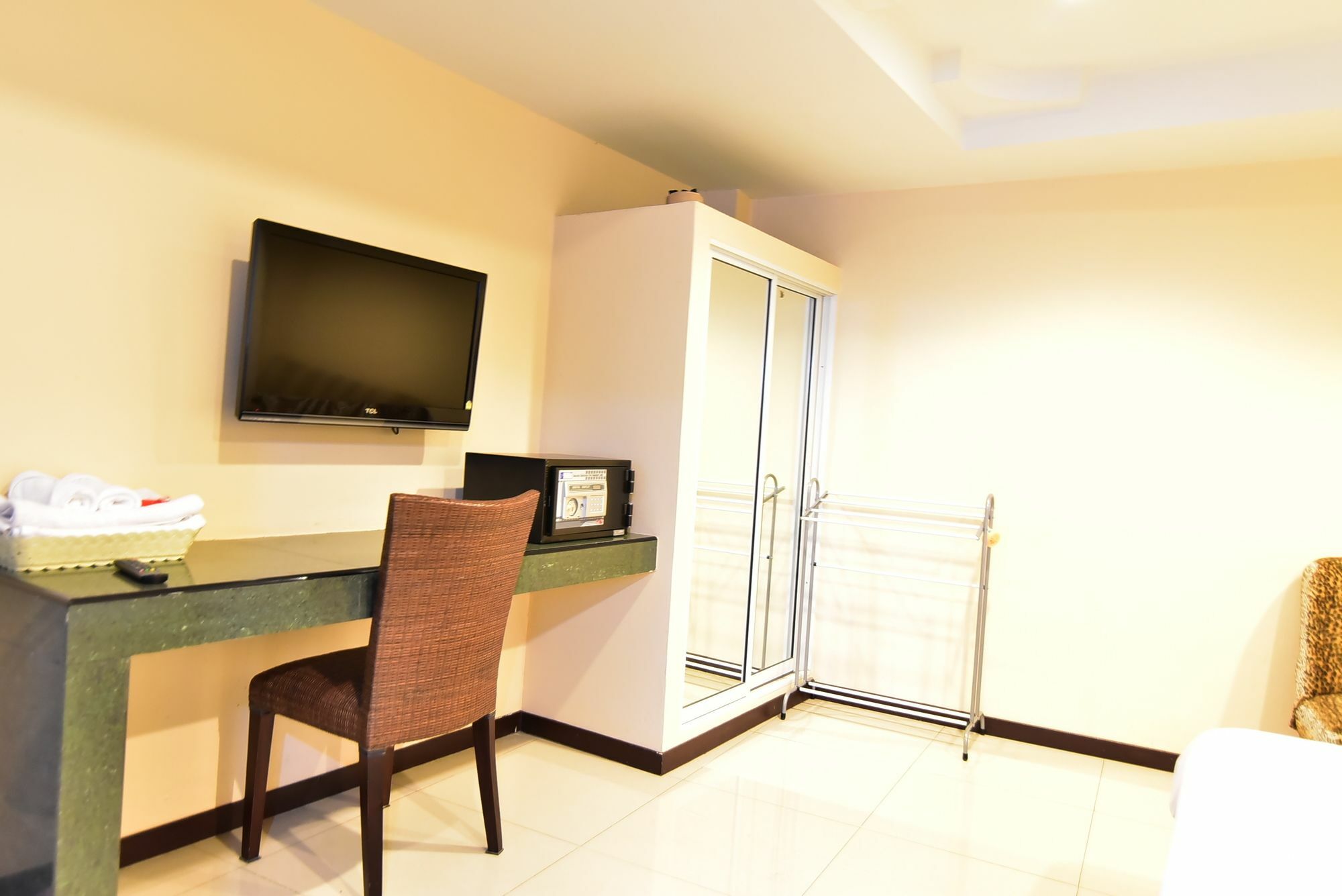 Joy House Jomtien Beach Exterior photo